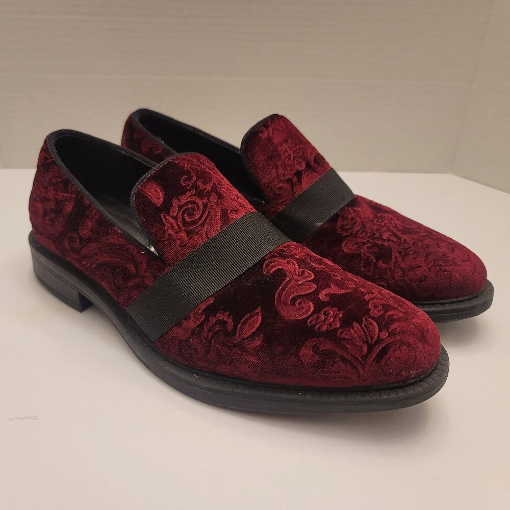 Bruno Marc, men's size 8, burgundy and black.